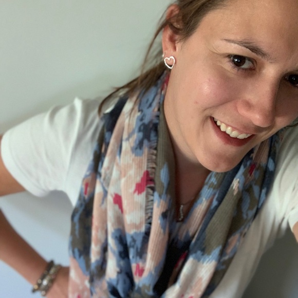 Meet your Posher, Jennifer - Picture 2 of 4